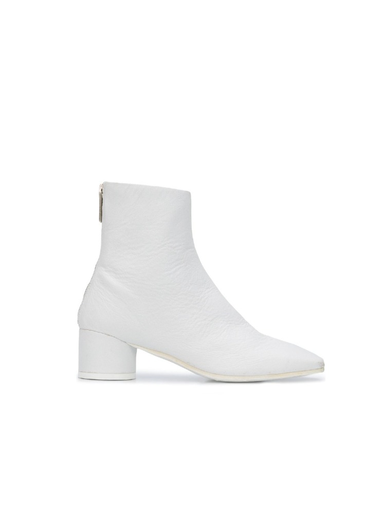 WHITE DISTRESSED LEATHER ANKLE BOOTS  MM6 화이트 디스트레스드 레더 앵클 부츠 - 아데쿠베
