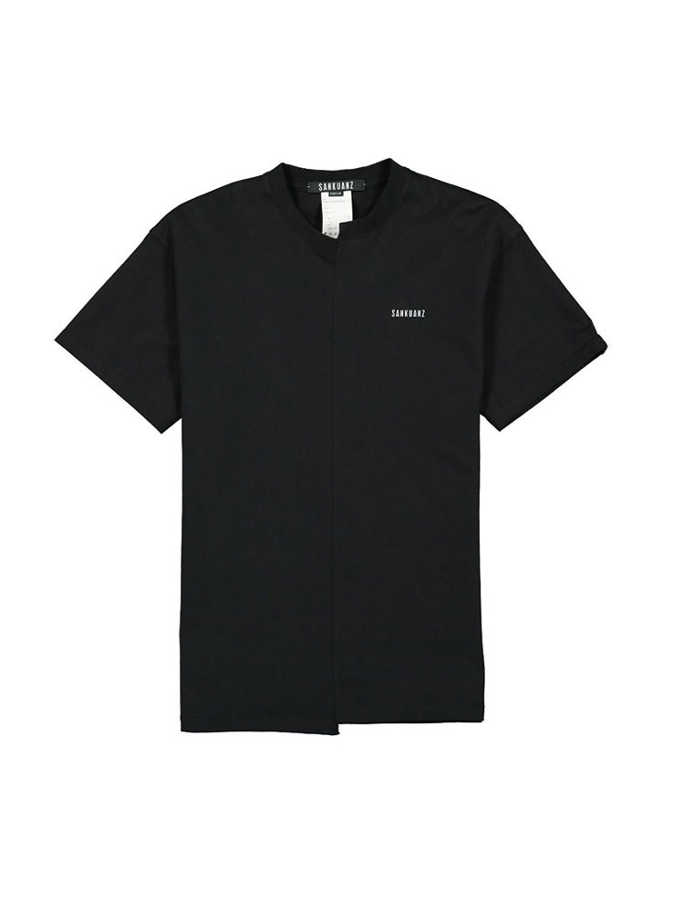 BLACK SHORT SLEEVE T-SHIRT  산쿠안즈 블랙 숏 슬리브 티셔츠 - 아데쿠베