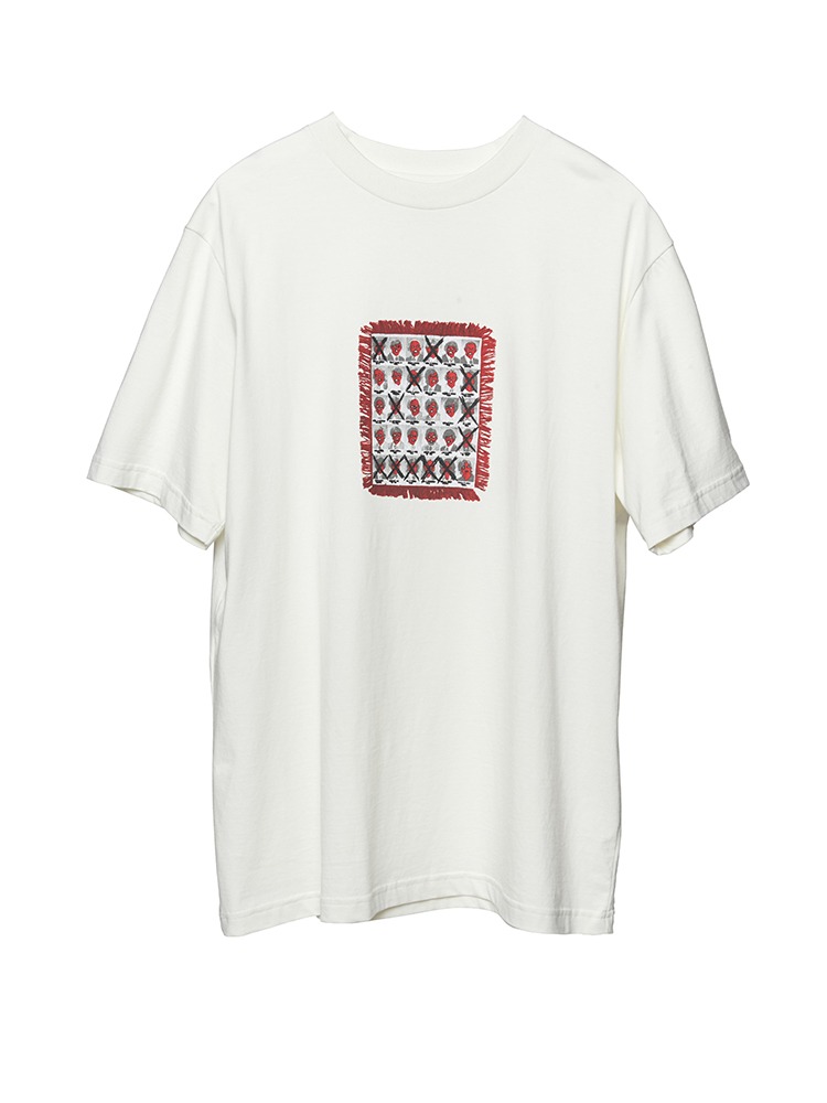 WHITE GRAPHIC PRINTED T-SHIRT  쿠시코크 화이트 그래픽 프린트 티셔츠 - 아데쿠베