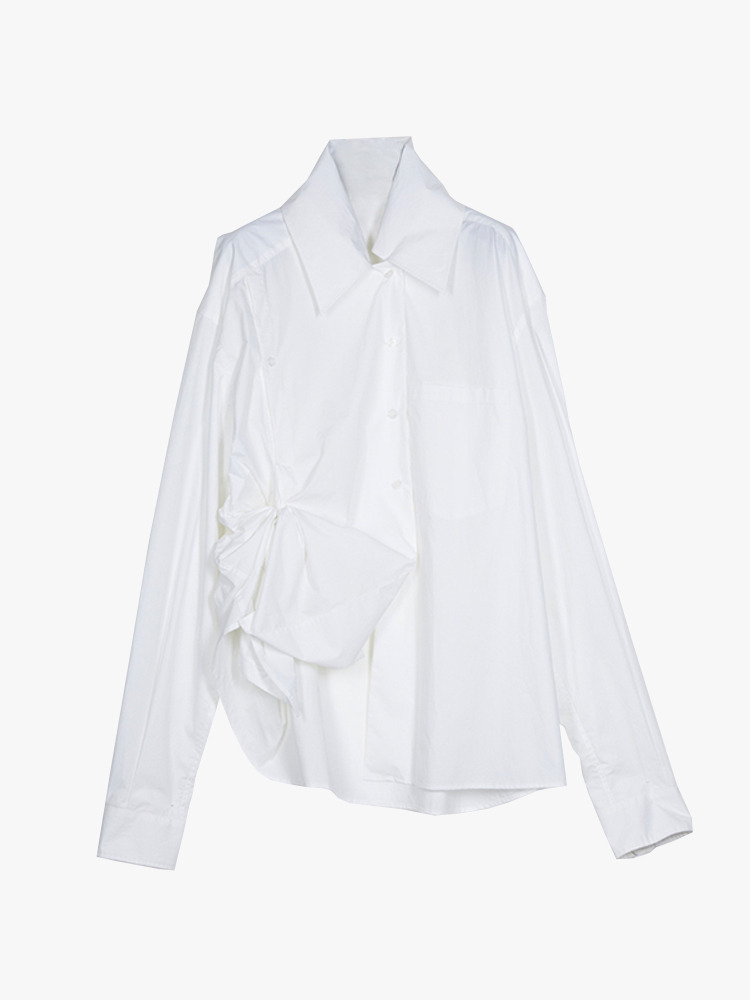 WHITE DETAILED SHIRT  산쿠안즈 화이트 디테일 셔츠 - 아데쿠베