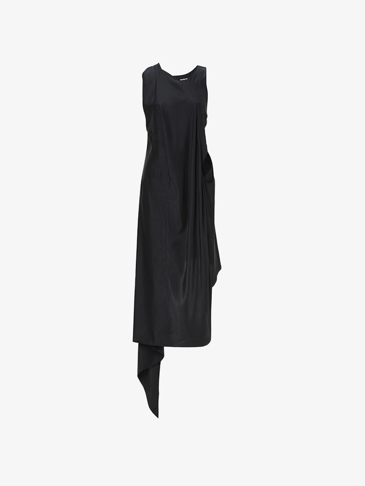 BLACK ASYMMETRIC TWISTED LONG DRESS  한킴 블랙 비대칭 트위스트 롱 드레스 - 아데쿠베