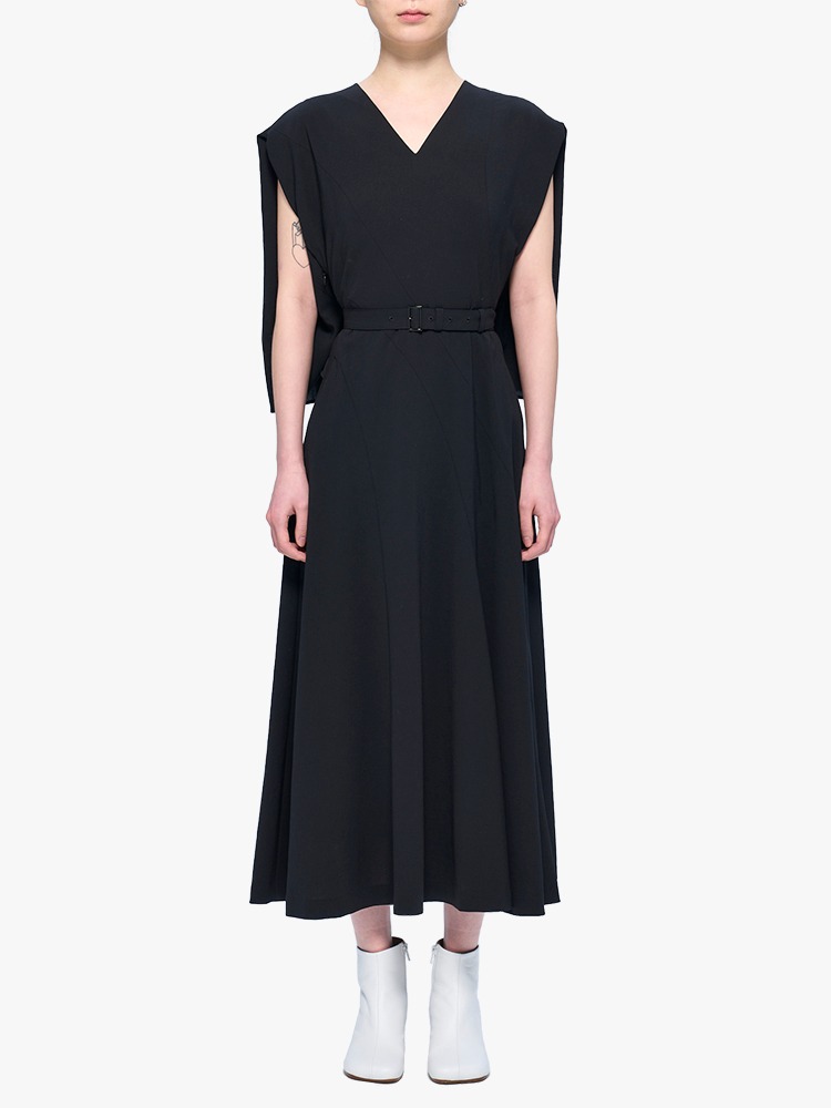 BLACK LETICIA BACK CAPE DRESS  아키라 나카 블랙 레티시아 백 케이프 드레스 - 아데쿠베