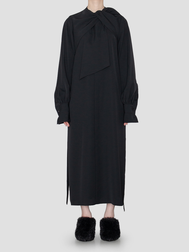 BLACK PUSSY-BOW DRESS  하이크(HYKE) 블랙 푸시 보우 드레스 - 아데쿠베