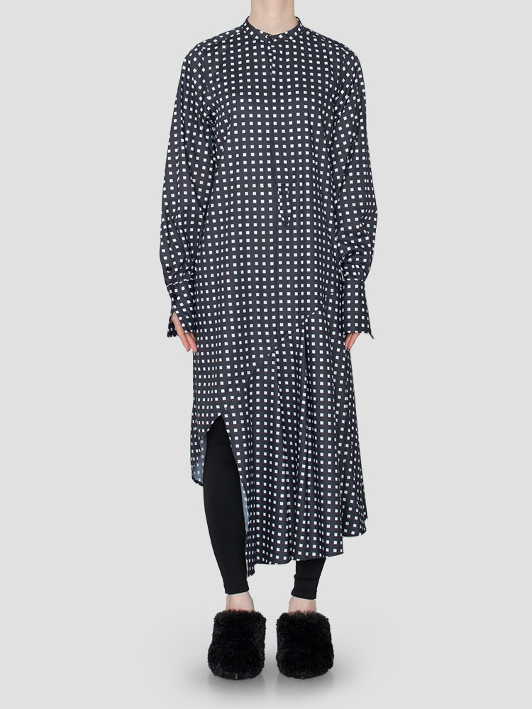 BLACK FD SQUARE PATTERN BOSOM DRESS  하이크(HYKE) 블랙 FD 스퀘어 패턴 부점 드레스 - 아데쿠베