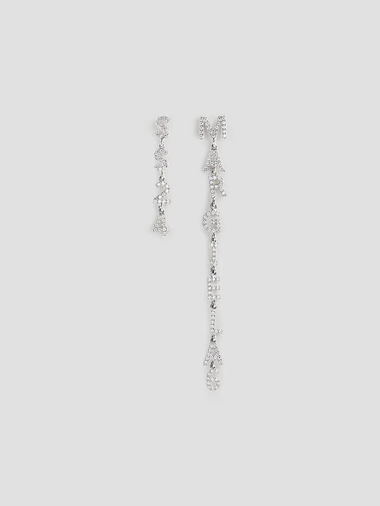 SILVER LETTER EARRINGS  MM6 실버 레터 귀걸이 - 아데쿠베