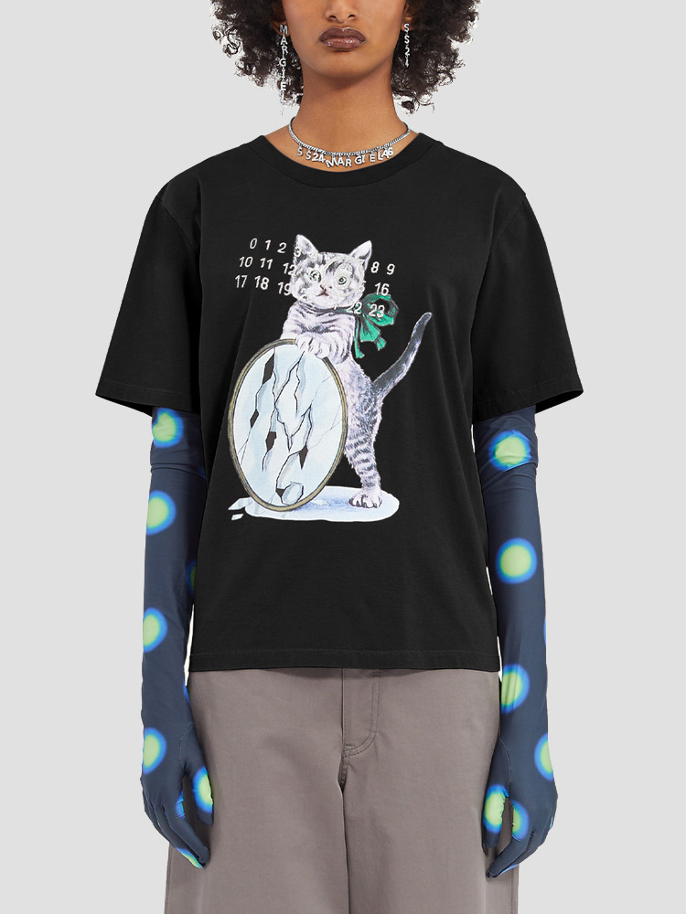 BLACK CAT &amp; GLITTER PRINT T-SHIRT  MM6 블랙 캣 글리터 프린트 티셔츠 - 아데쿠베