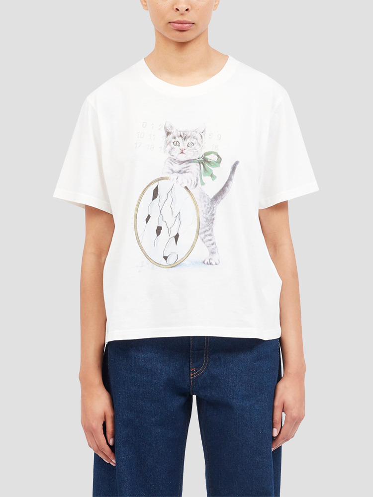 WHITE CAT &amp; GLITTER PRINT T-SHIRT  MM6 화이트 캣 글리터 프린트 티셔츠 - 아데쿠베