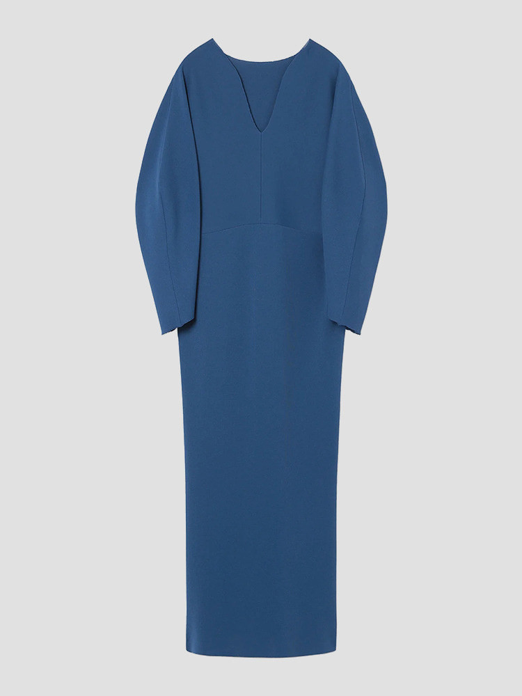 BLUE MILANO RIBBED DEEP V-NECK DRESS  마메 쿠로구치 블루 밀라노 립 딥 브이넥 드레스 - 아데쿠베