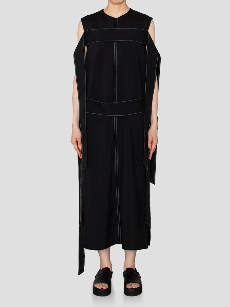 BLACK WHITE STITCH DRESS  하이크(HYKE) 블랙 화이트 스티치 드레스 - 아데쿠베
