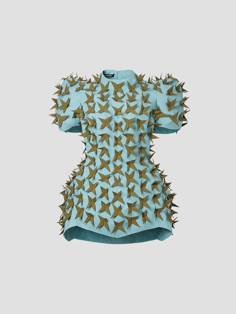 LIGHT BLUE OLIVE 3D FLOWER PATCHWORK SHORT DRESS  한킴 라이트 블루 올리브 플라워 패치워크 숏 드레스 - 아데쿠베