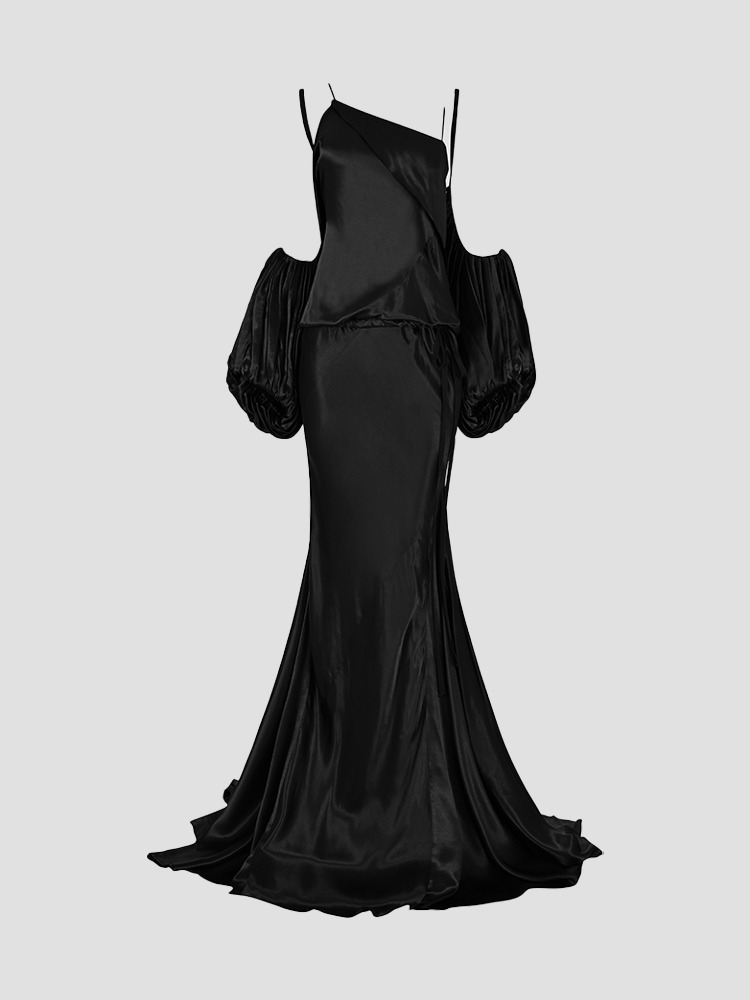 BLACK INA SLEEVED X-LONG ASYMMETRIC FLARED DRESS  앤 드뮐미스터 블랙 이나 슬리브 엑스트라 롱 비대칭 플레어 드레스 - 아데쿠베