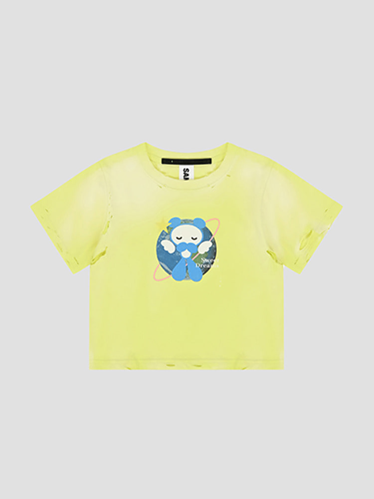 YELLOW CHARACTER PRINT T-SHIRT  산쿠안즈 옐로우 캐릭터 프린트 티셔츠 - 아데쿠베